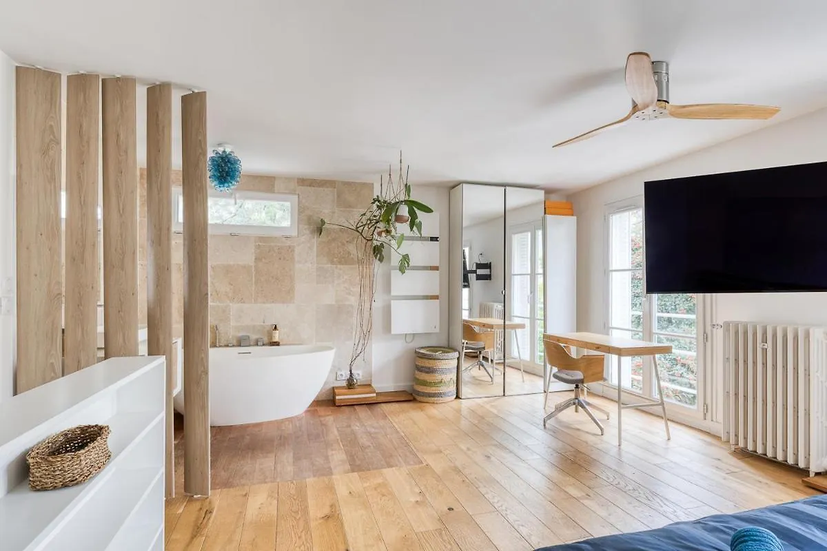 Apartamento Parisian Loft & Secret Garden 0*,