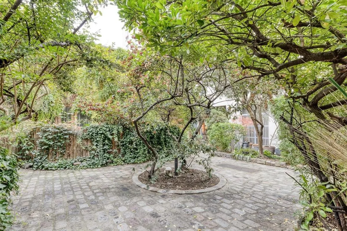 Parisian Loft & Secret Garden Apartment 0*, Paris